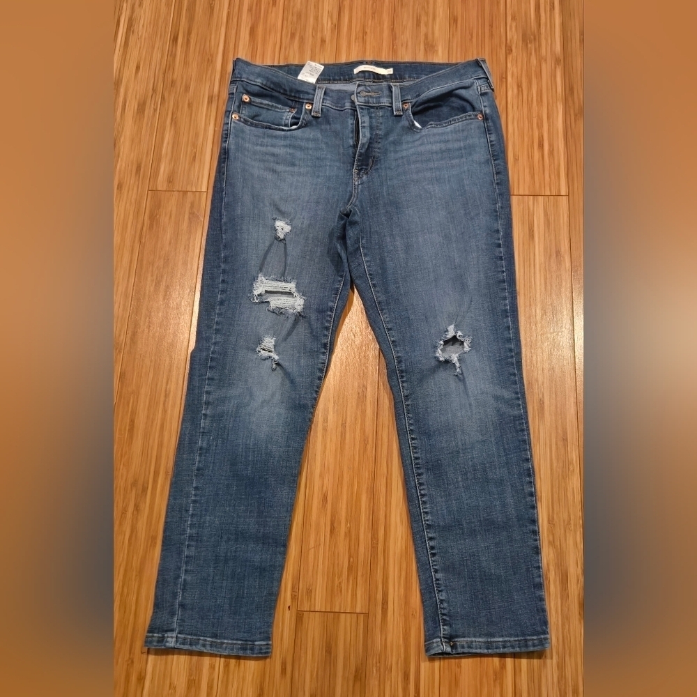 Levis Classic Blue Distressed Women Jeans